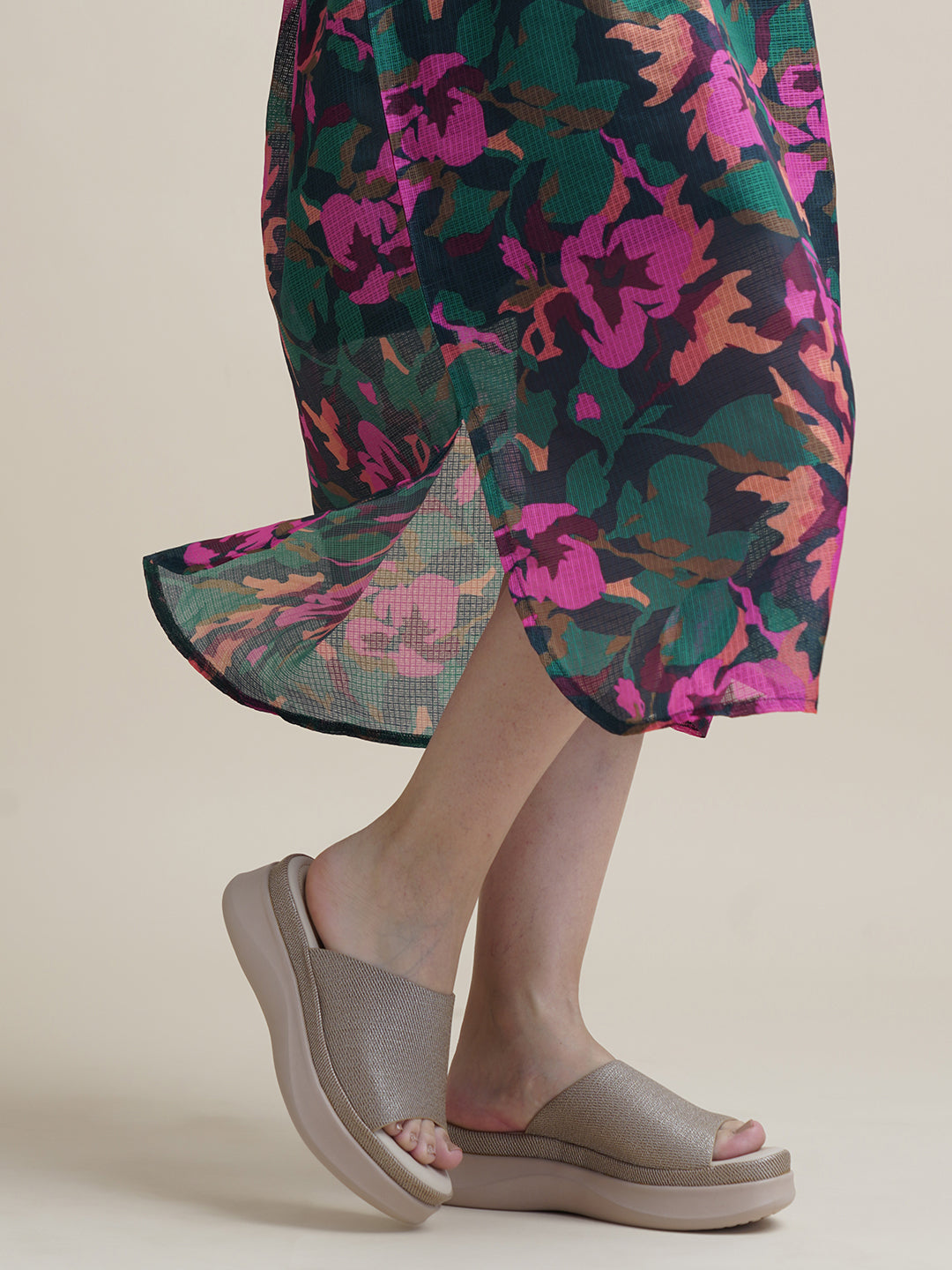 Aline-Elegance in motion.