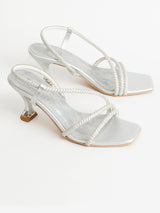 Delco chic and feminine Sandal