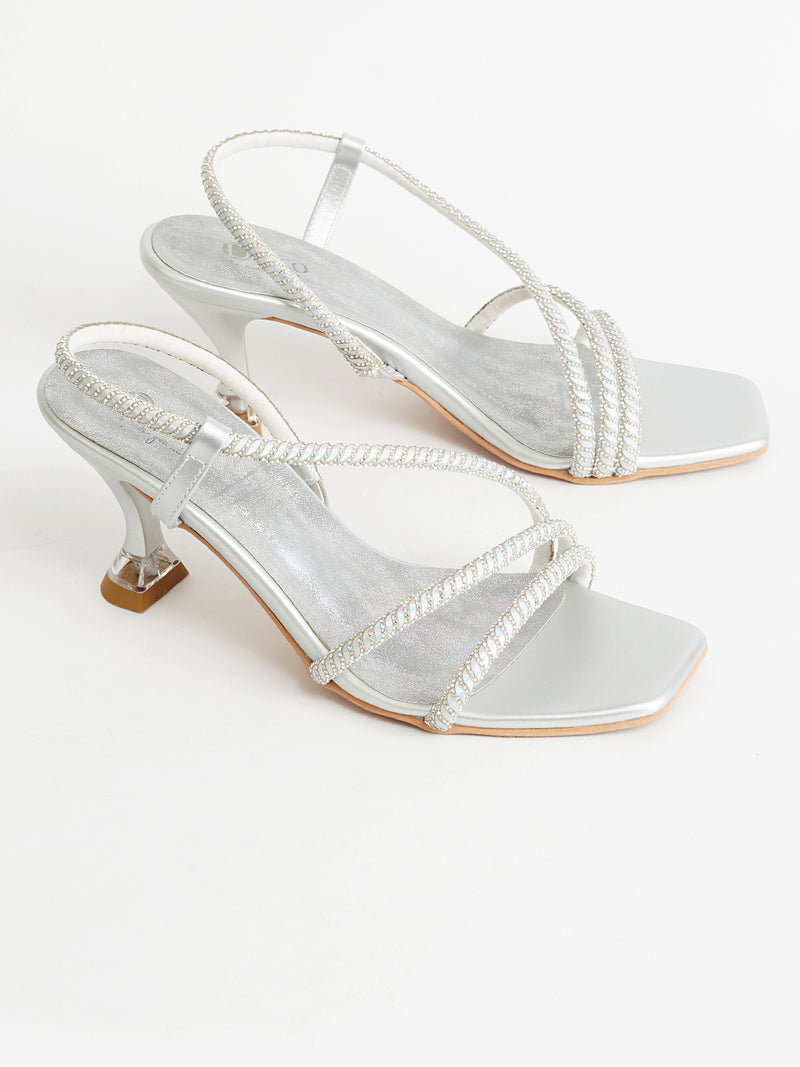 Delco chic and feminine Sandal