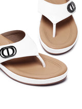 Petite Elegance: Delco Platform Chappal