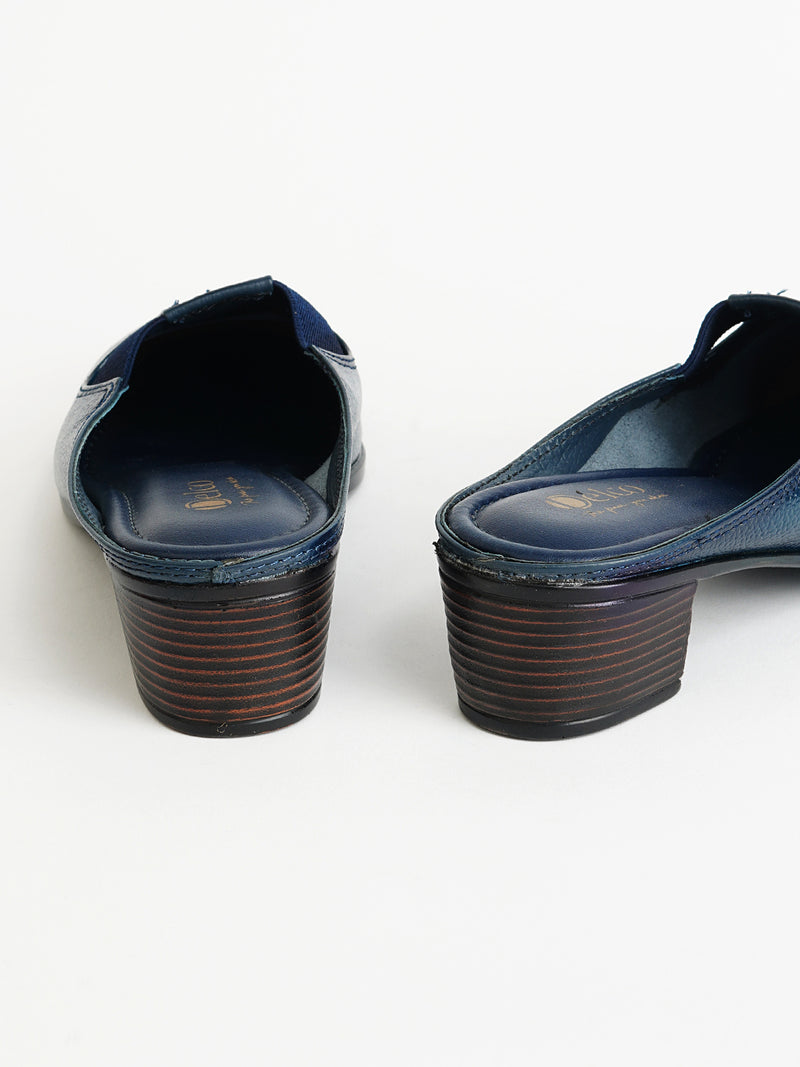 Delco Grace Slip-Ons