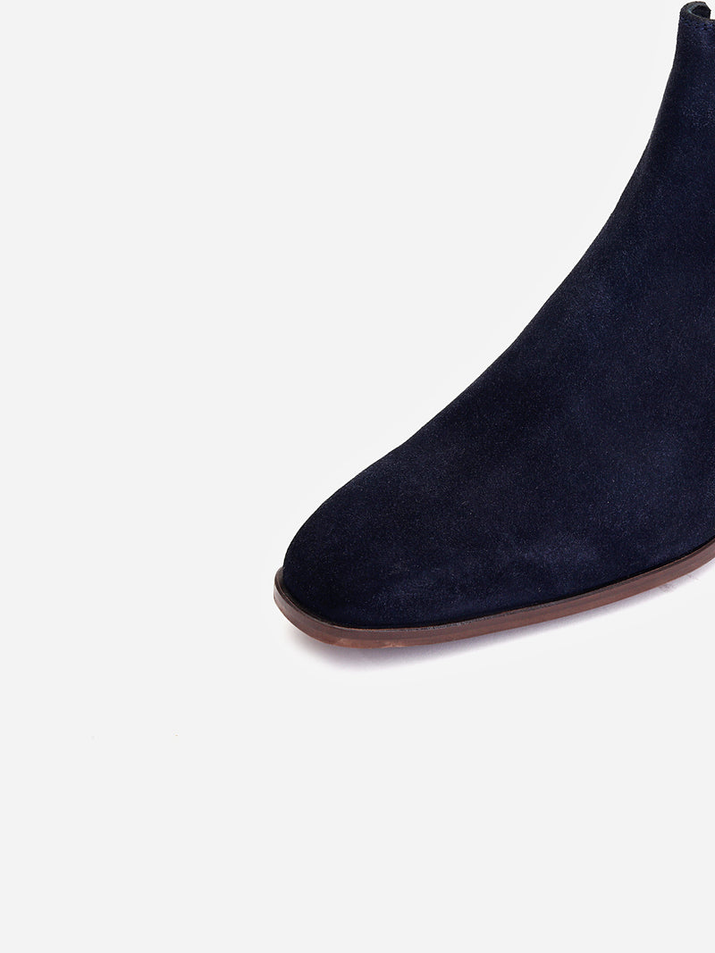 Delco Versatile Comfort in Suede Boots