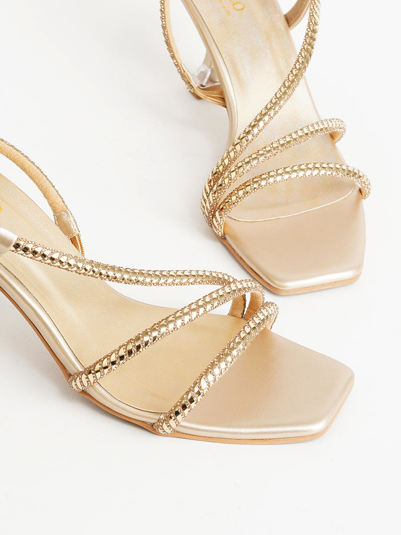 Delco chic and feminine Sandal