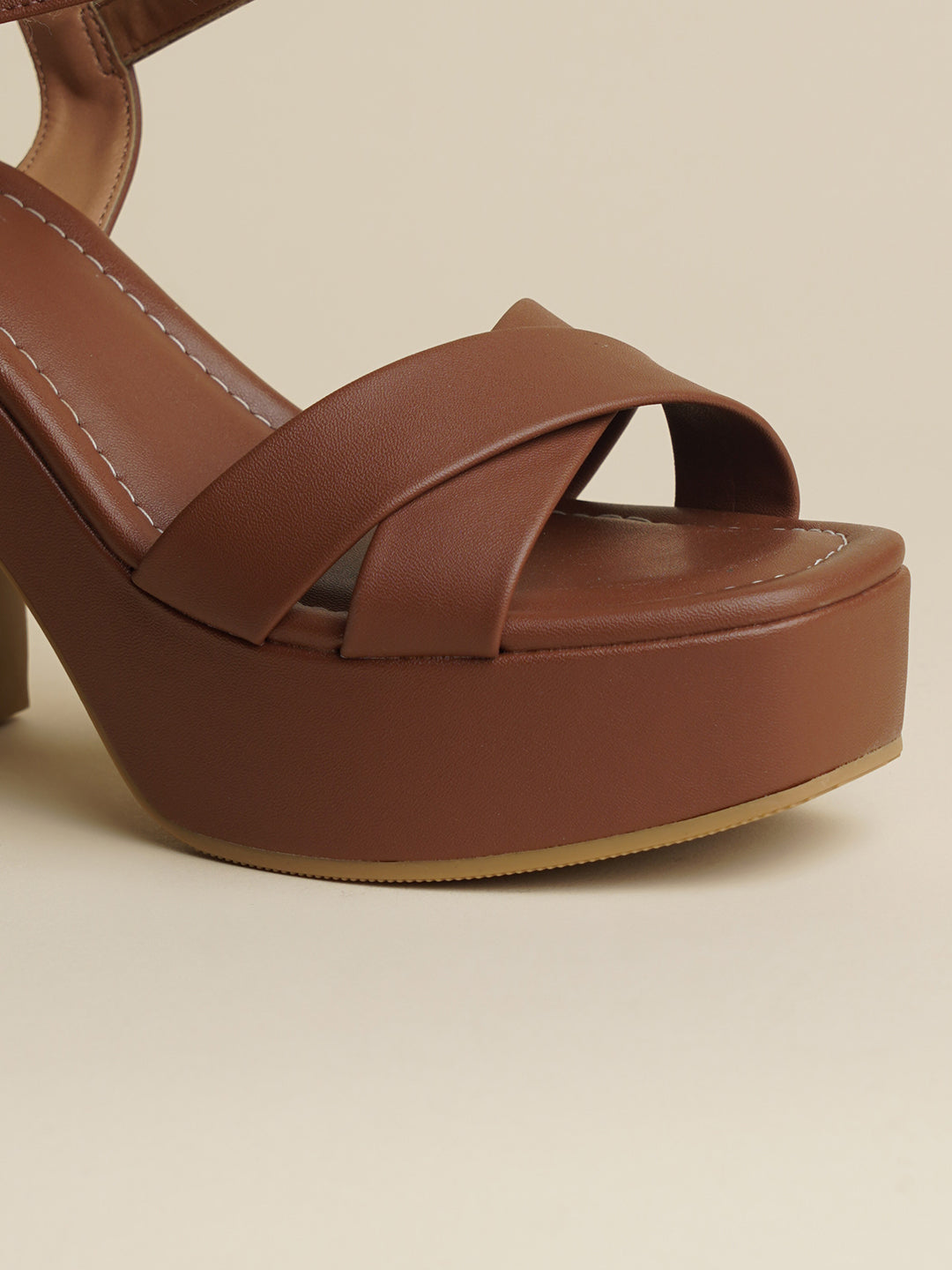 Claudia-Minimal. Modern. You.