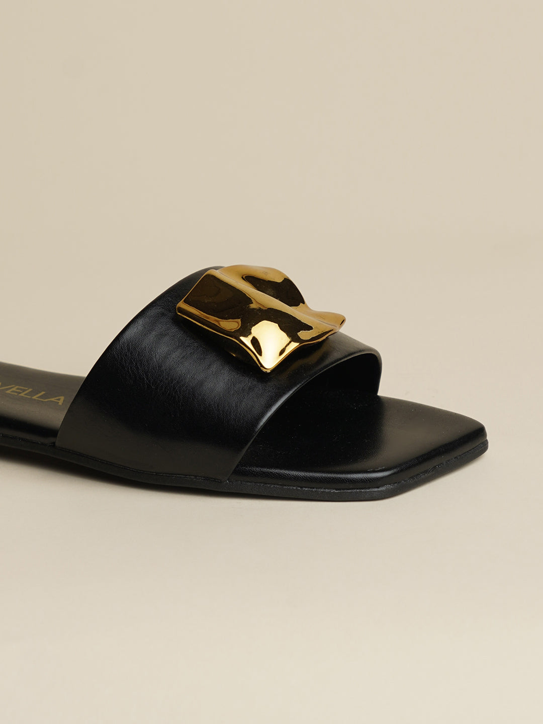 Carolina-Defined by elegance.