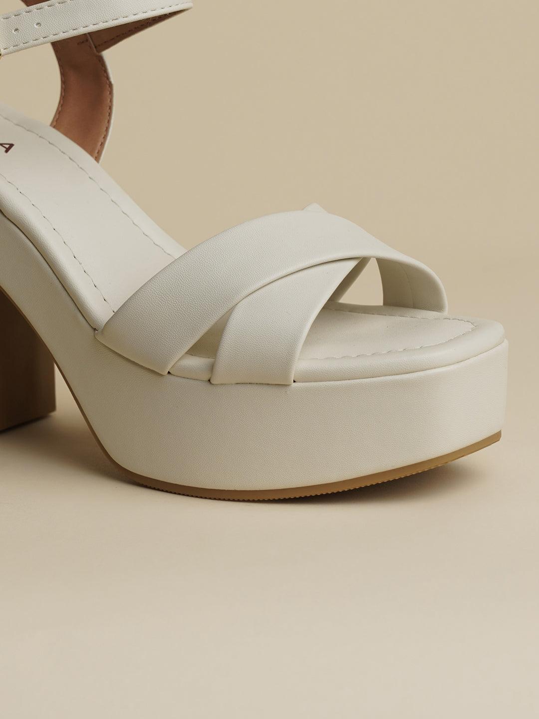Claudia-Minimal. Modern. You.