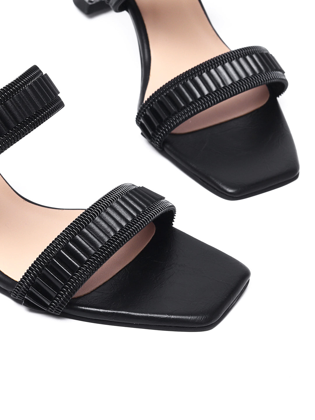 Muse in Motion: Delco Kitten Heel Slip on