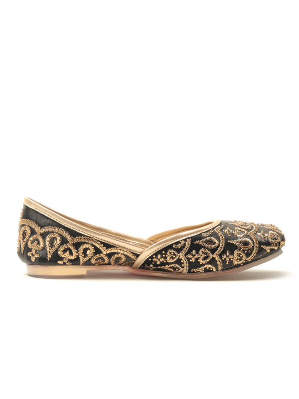 Delco Embroidered Rubber Sole Juttis