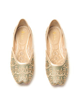 Delco Embroidered Rubber Sole Juttis