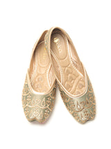 Delco Embroidered Rubber Sole Juttis