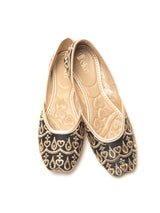 Delco Embroidered Rubber Sole Juttis