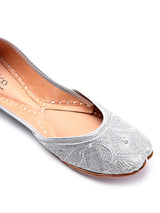 Delco Flat formal wear zari Juti